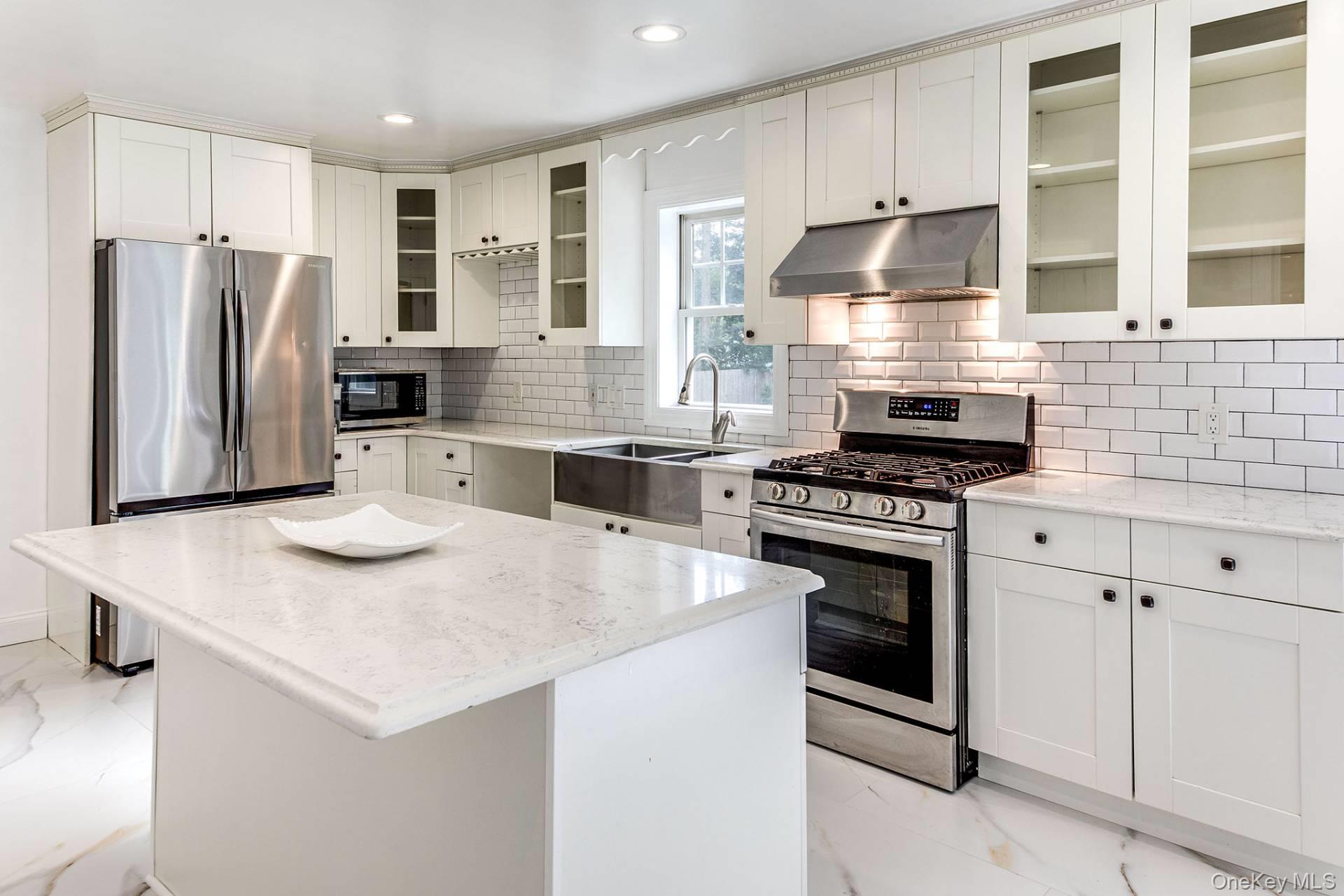 16 Hollyoak Avenue, East Hampton, NY 11937