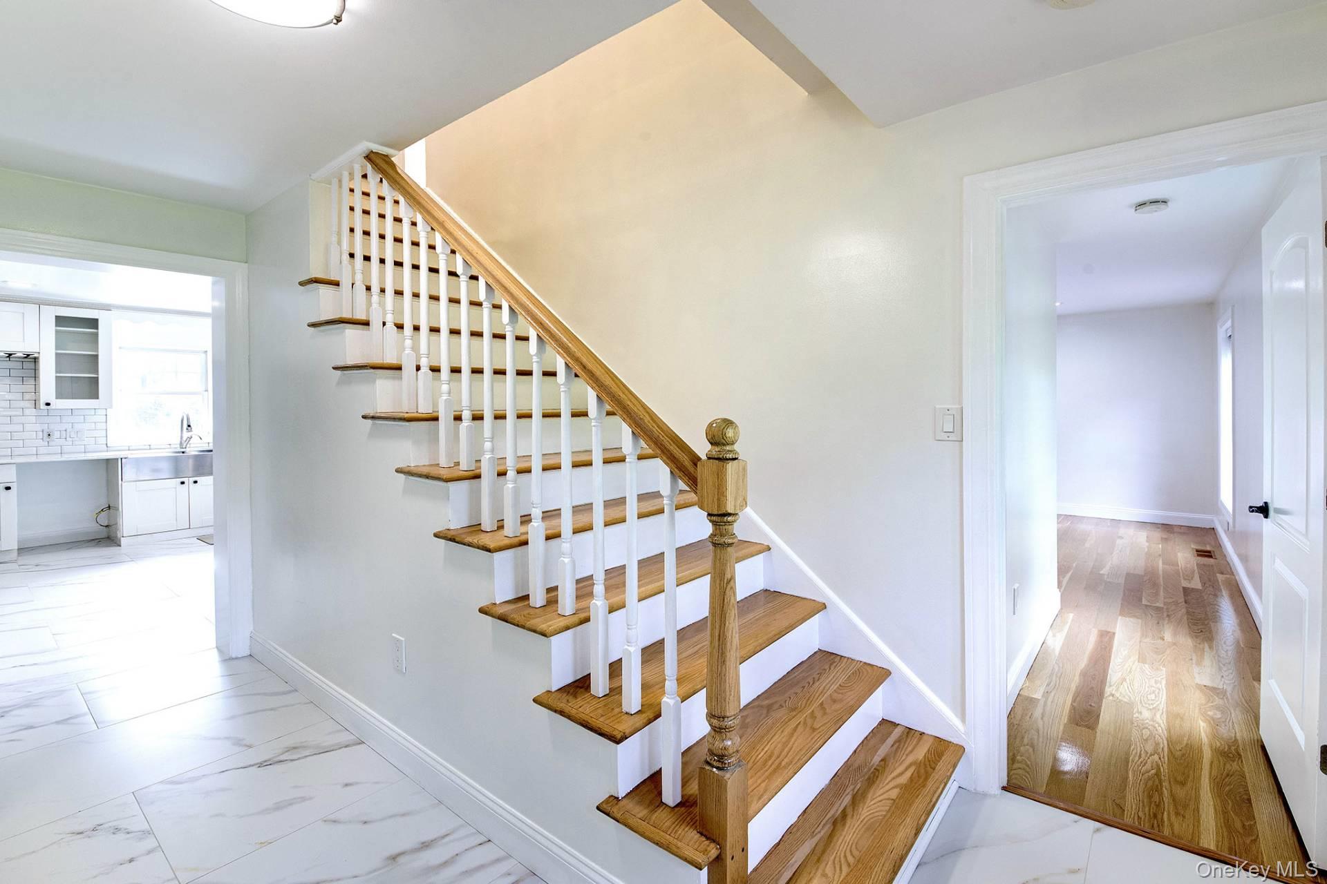 16 Hollyoak Avenue, East Hampton, NY 11937