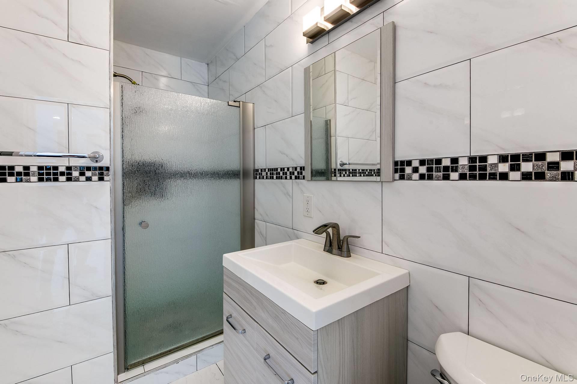 16 Hollyoak Avenue, East Hampton, NY 11937