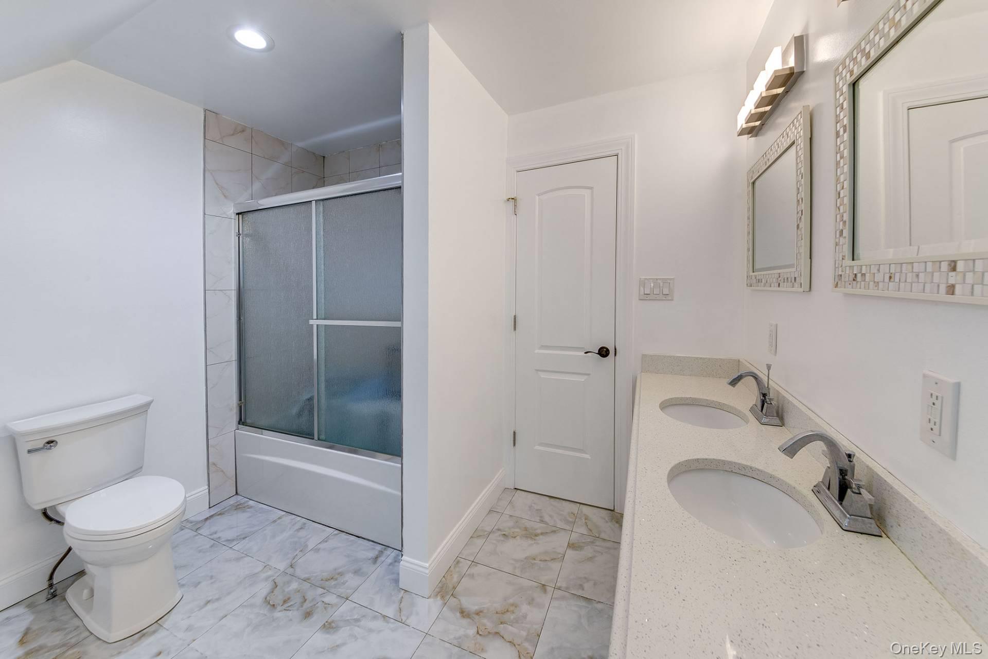 16 Hollyoak Avenue, East Hampton, NY 11937