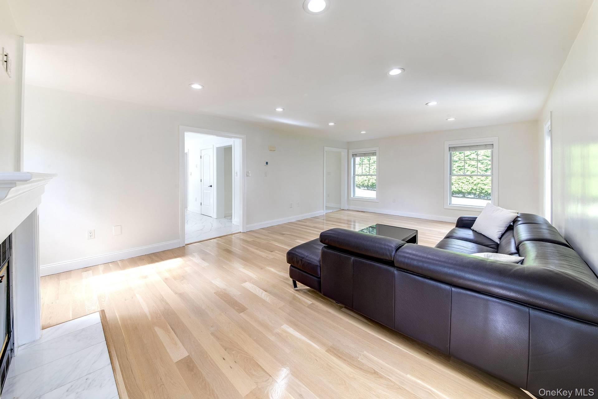 16 Hollyoak Avenue, East Hampton, NY 11937