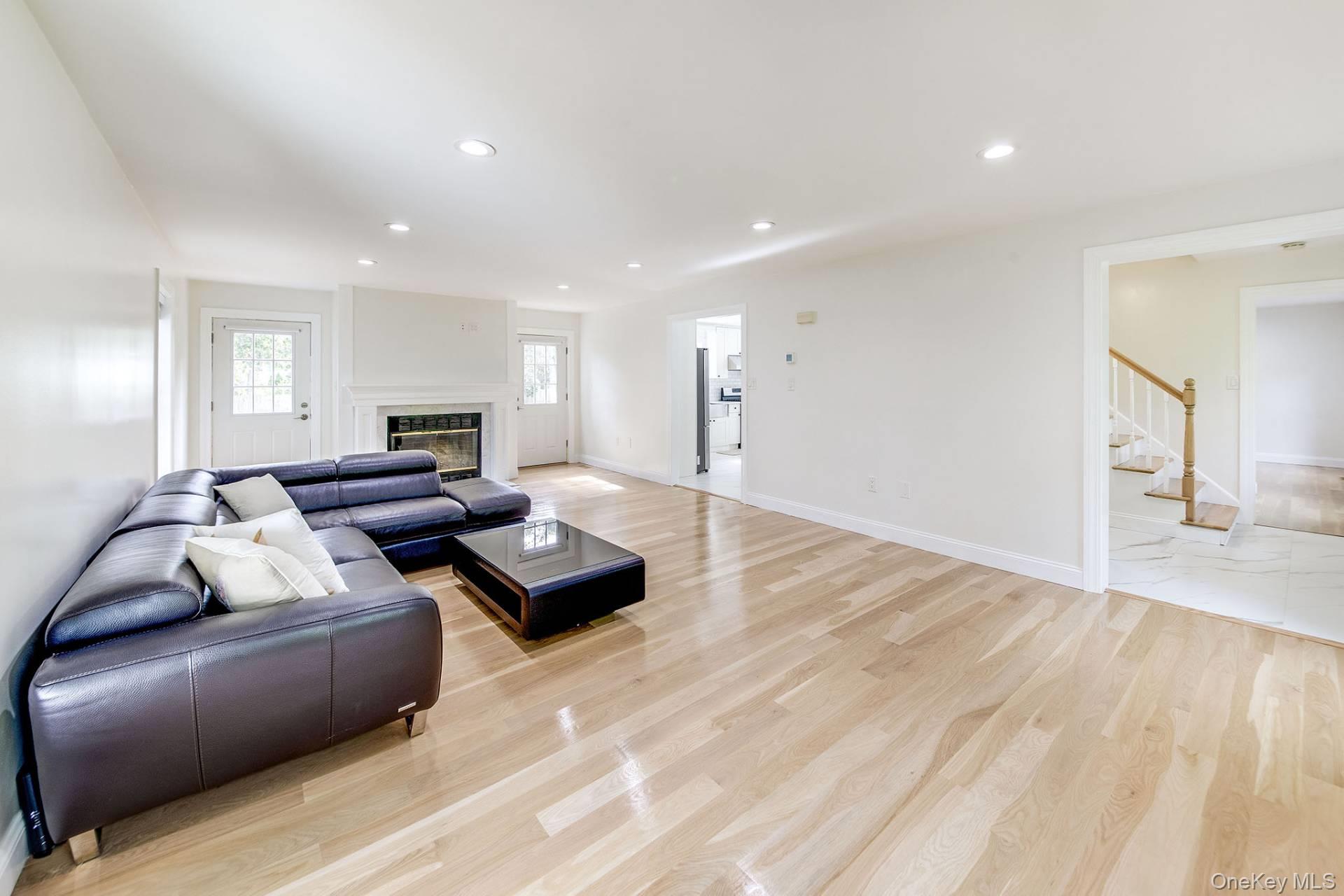 16 Hollyoak Avenue, East Hampton, NY 11937