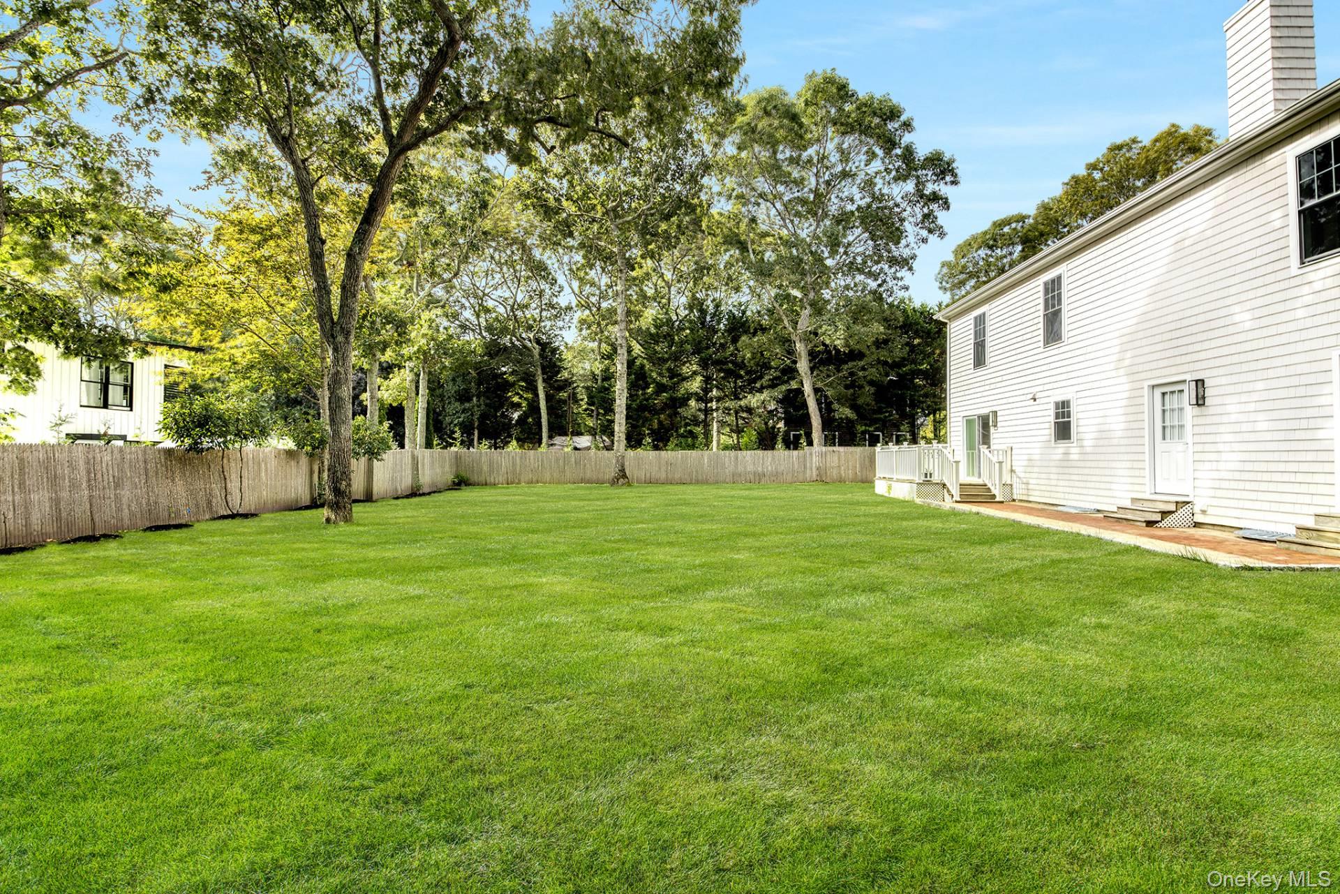 16 Hollyoak Avenue, East Hampton, NY 11937