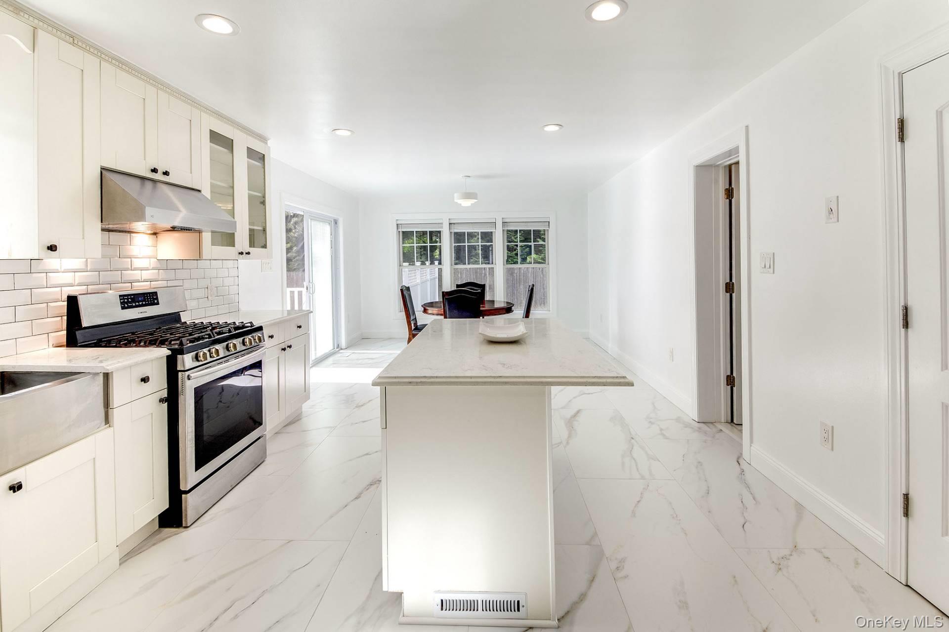 16 Hollyoak Avenue, East Hampton, NY 11937