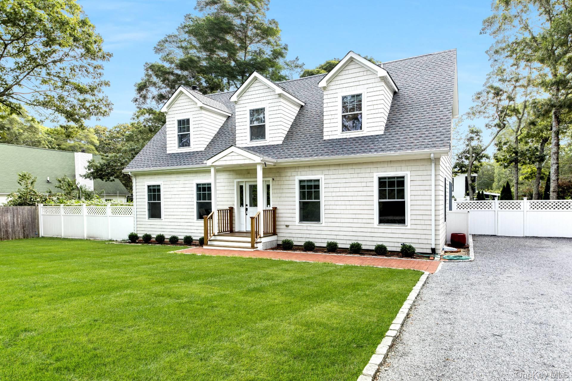 16 Hollyoak Avenue, East Hampton, NY 11937