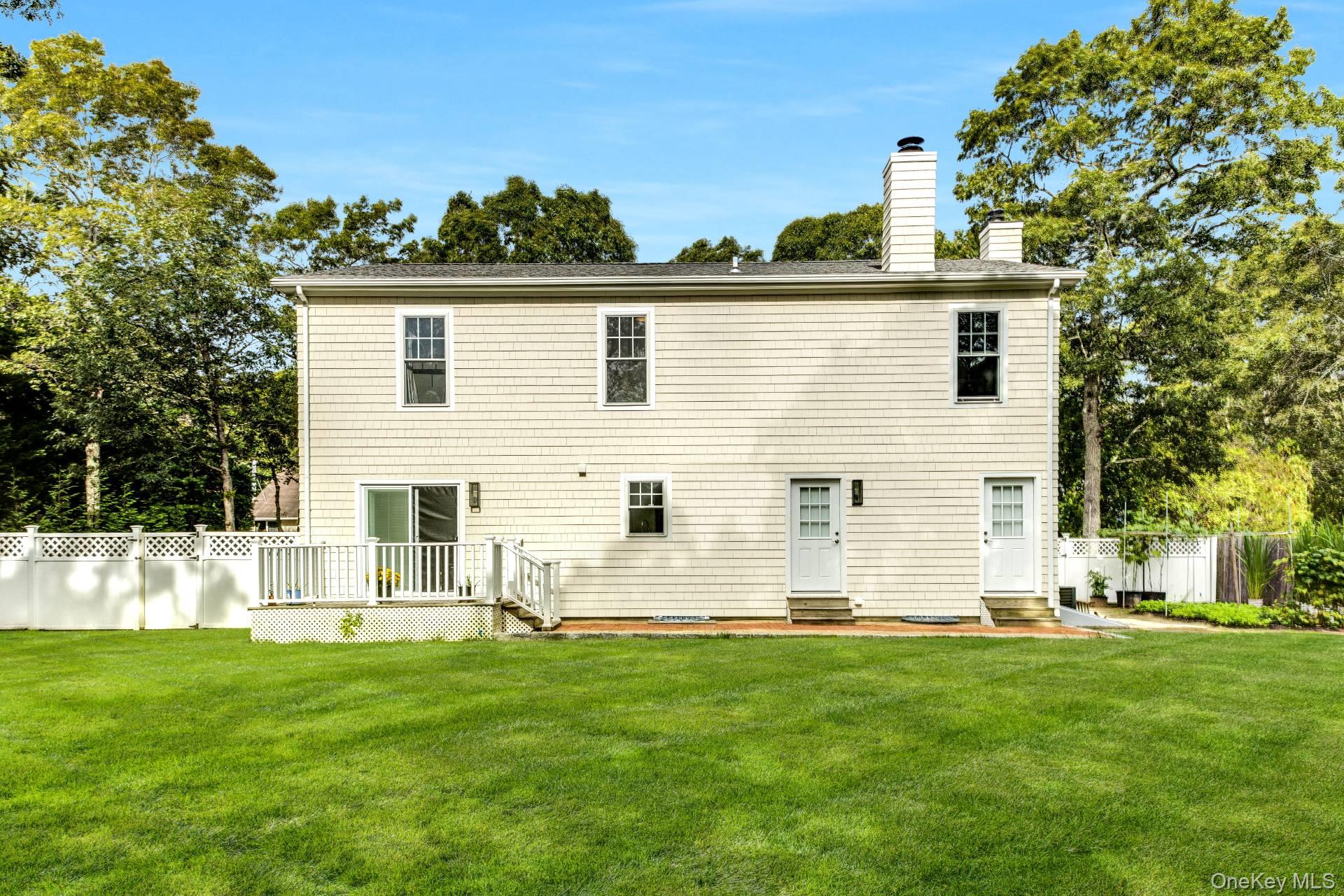 16 Hollyoak Avenue, East Hampton, NY 11937