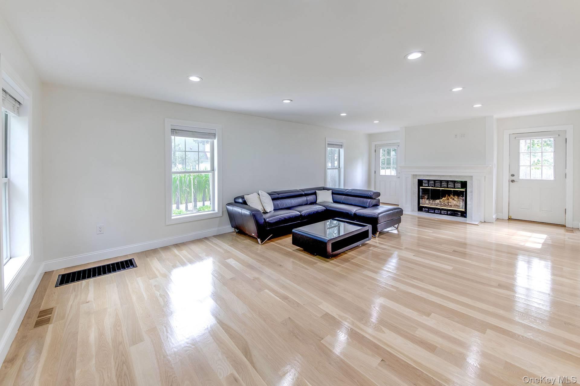 16 Hollyoak Avenue, East Hampton, NY 11937