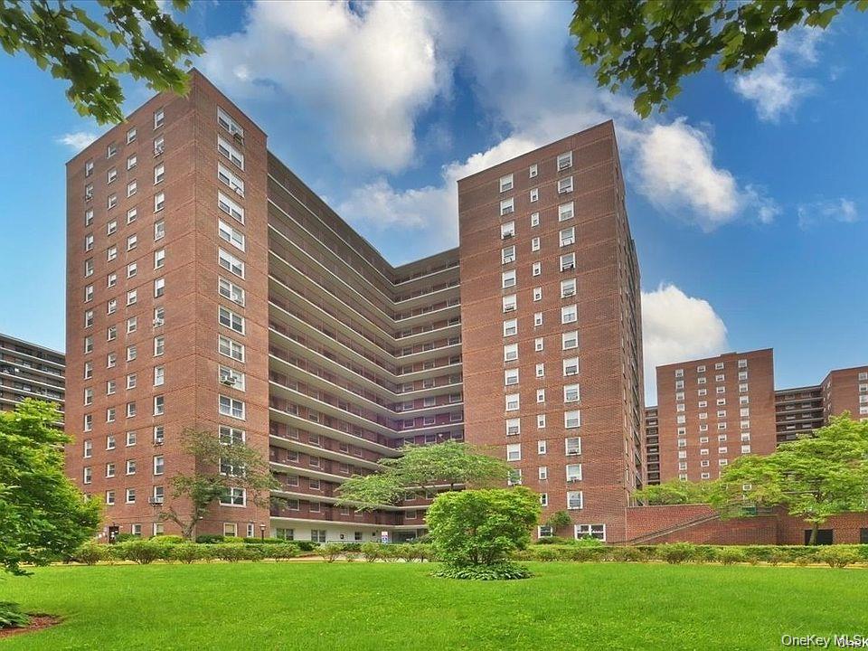 98-20 62nd Drive # 8G, Rego Park, NY 11374