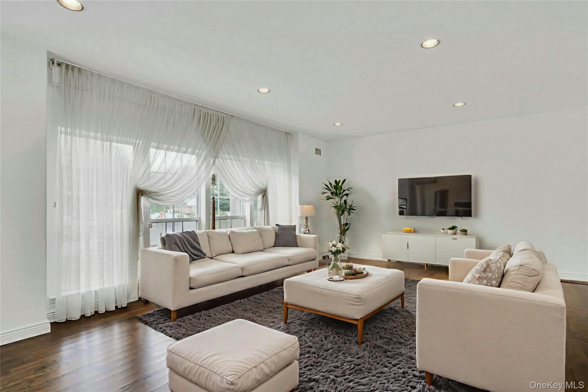 2 Wisteria Lane, Lake Grove, NY 11755