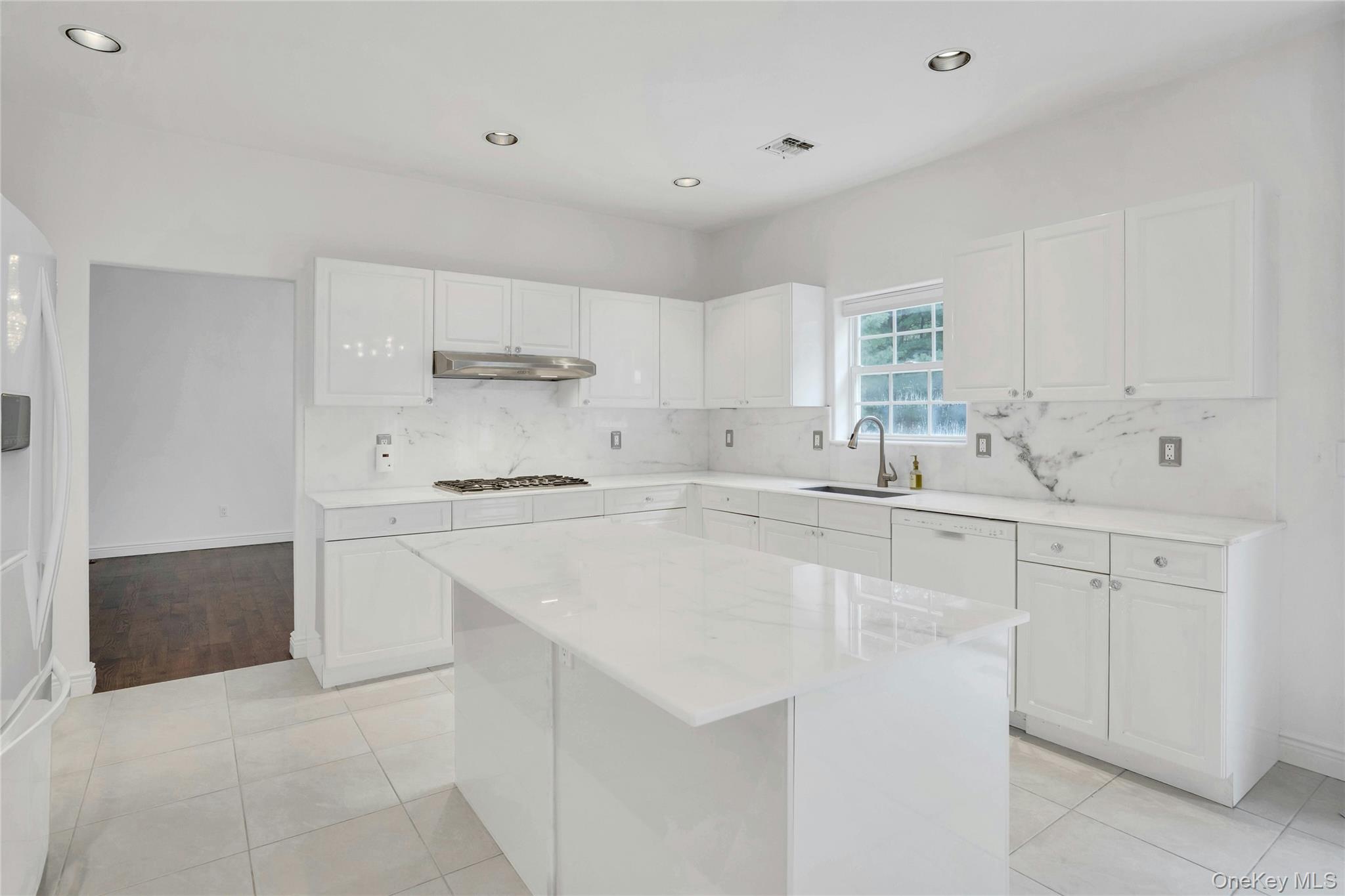 2 Wisteria Lane, Lake Grove, NY 11755