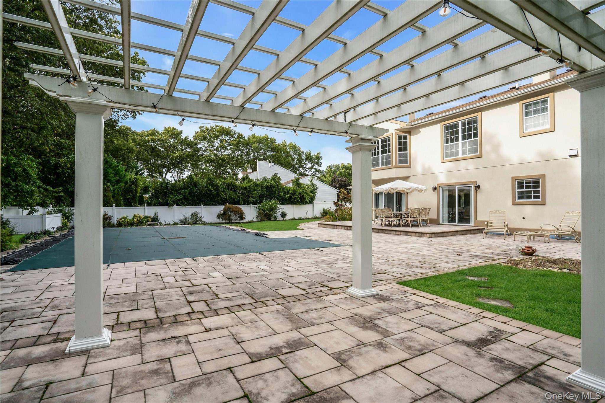 2 Wisteria Lane, Lake Grove, NY 11755