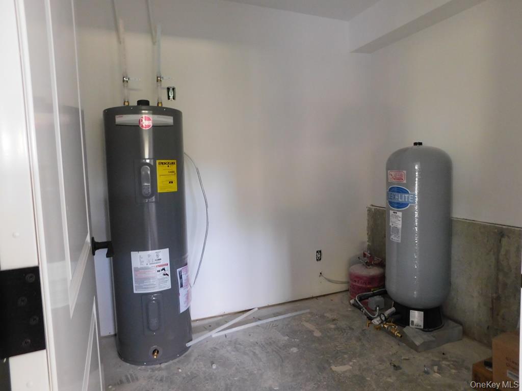 84 Quaker Street, Wallkill, NY 12589