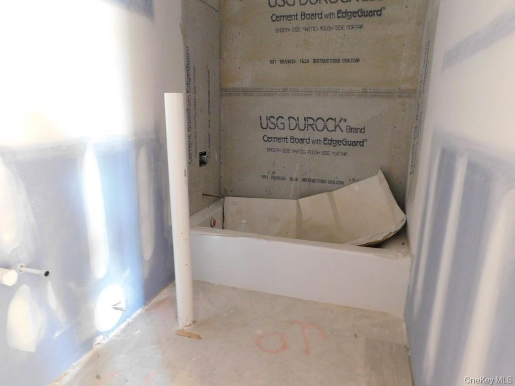 84 Quaker Street, Wallkill, NY 12589