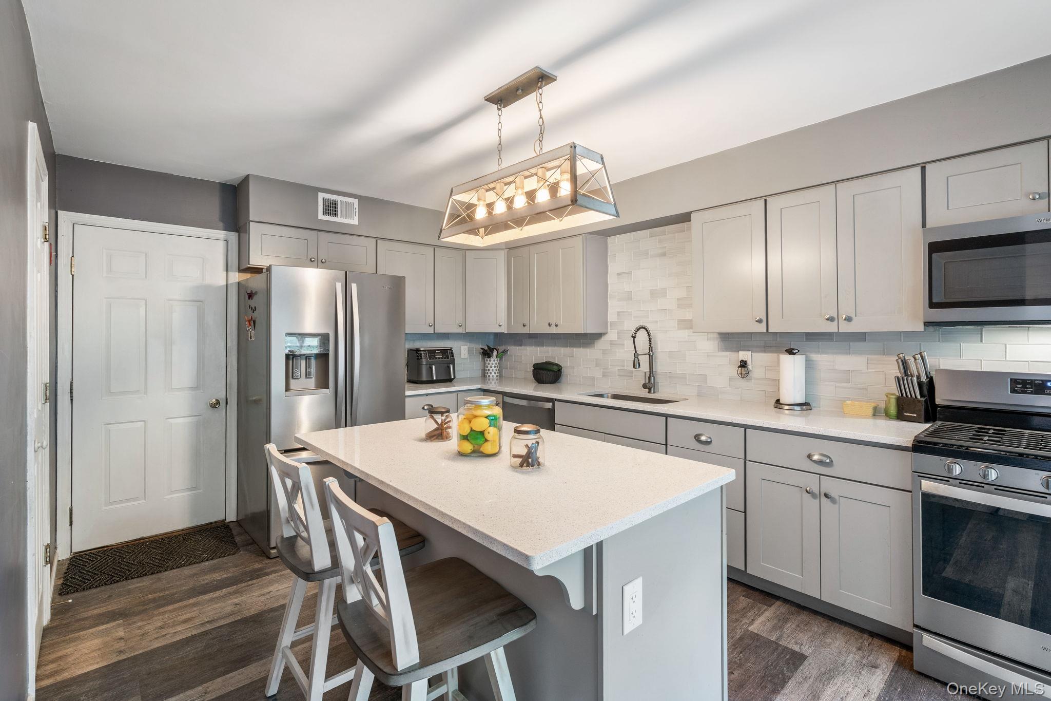 5 Windsor Court, Poughkeepsie, NY 12601