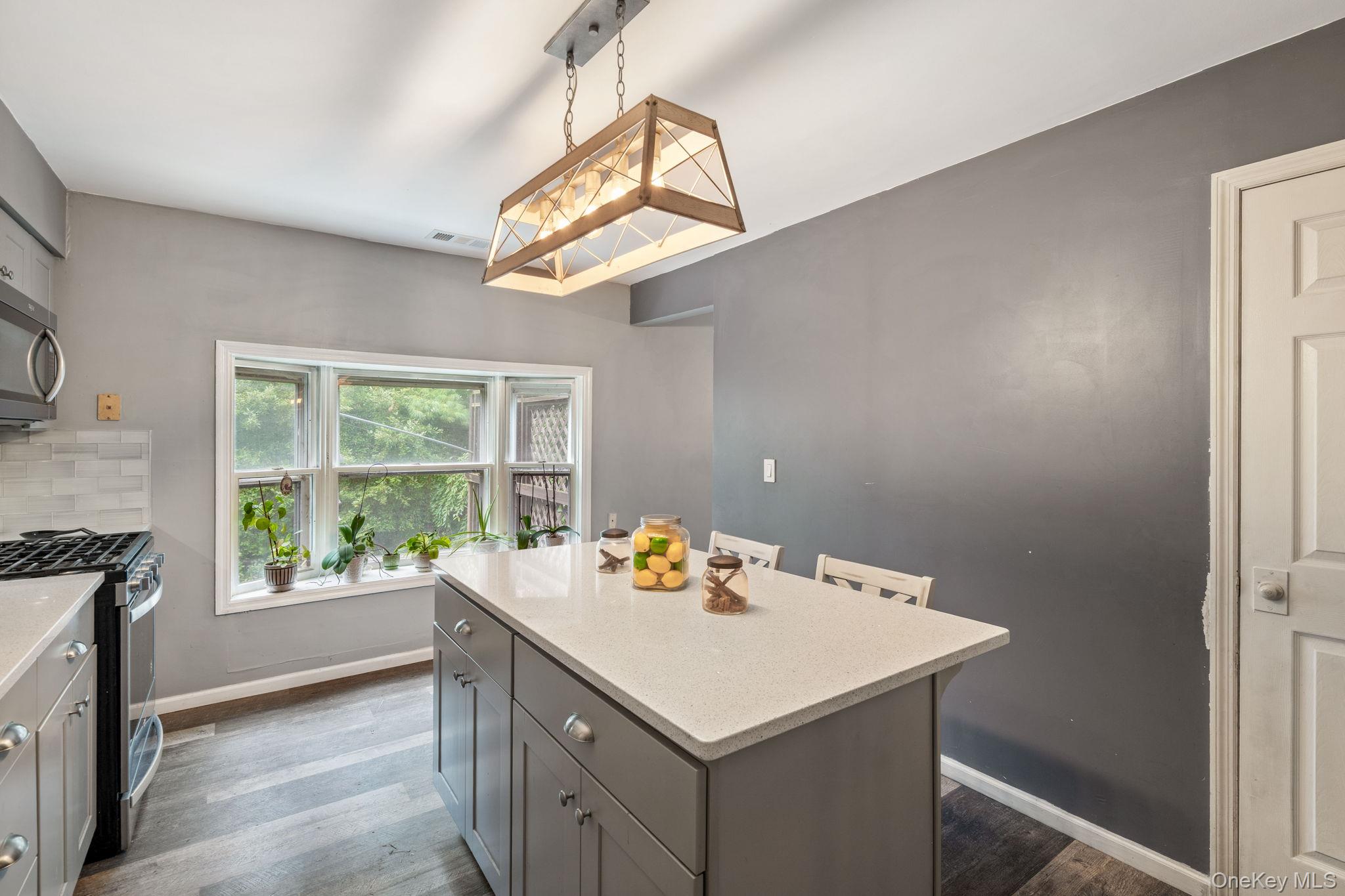 5 Windsor Court, Poughkeepsie, NY 12601