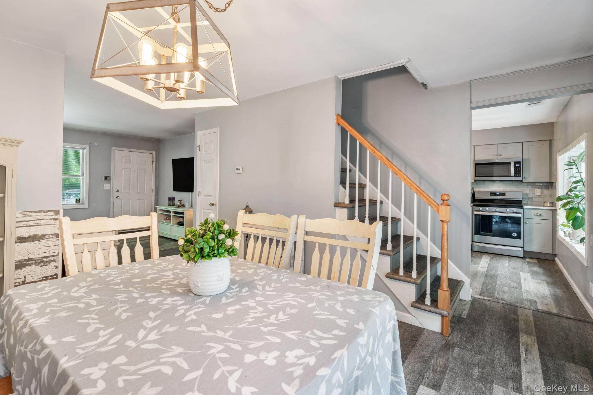 5 Windsor Court, Poughkeepsie, NY 12601