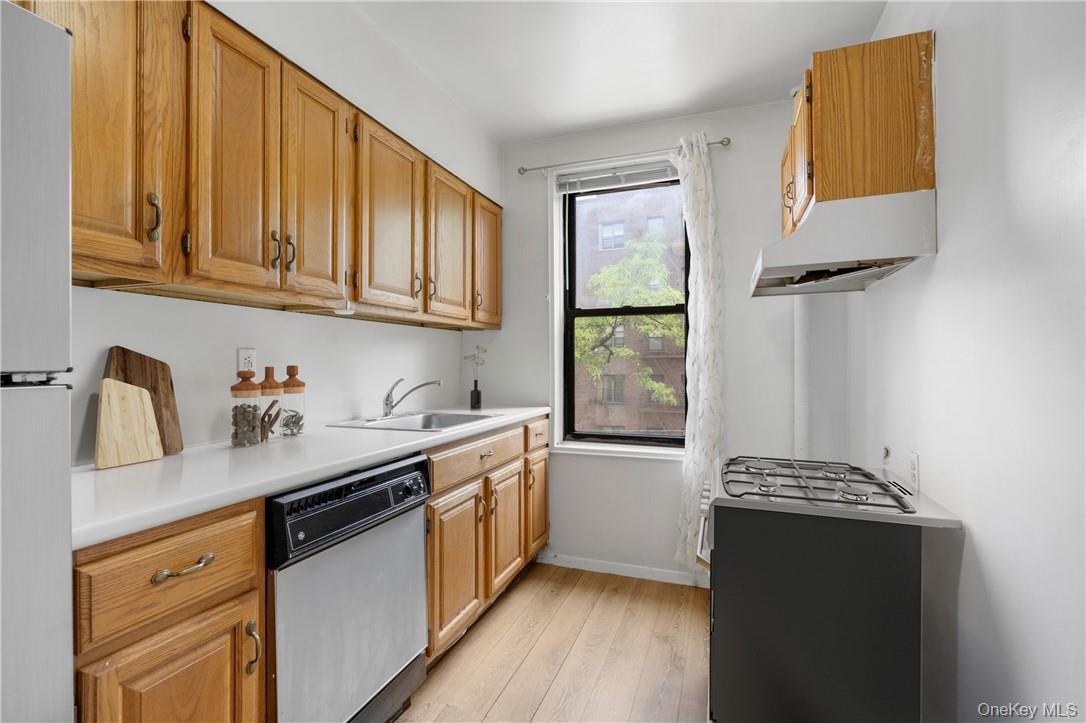 525 W 235 Street # 4C, Bronx, NY 10463