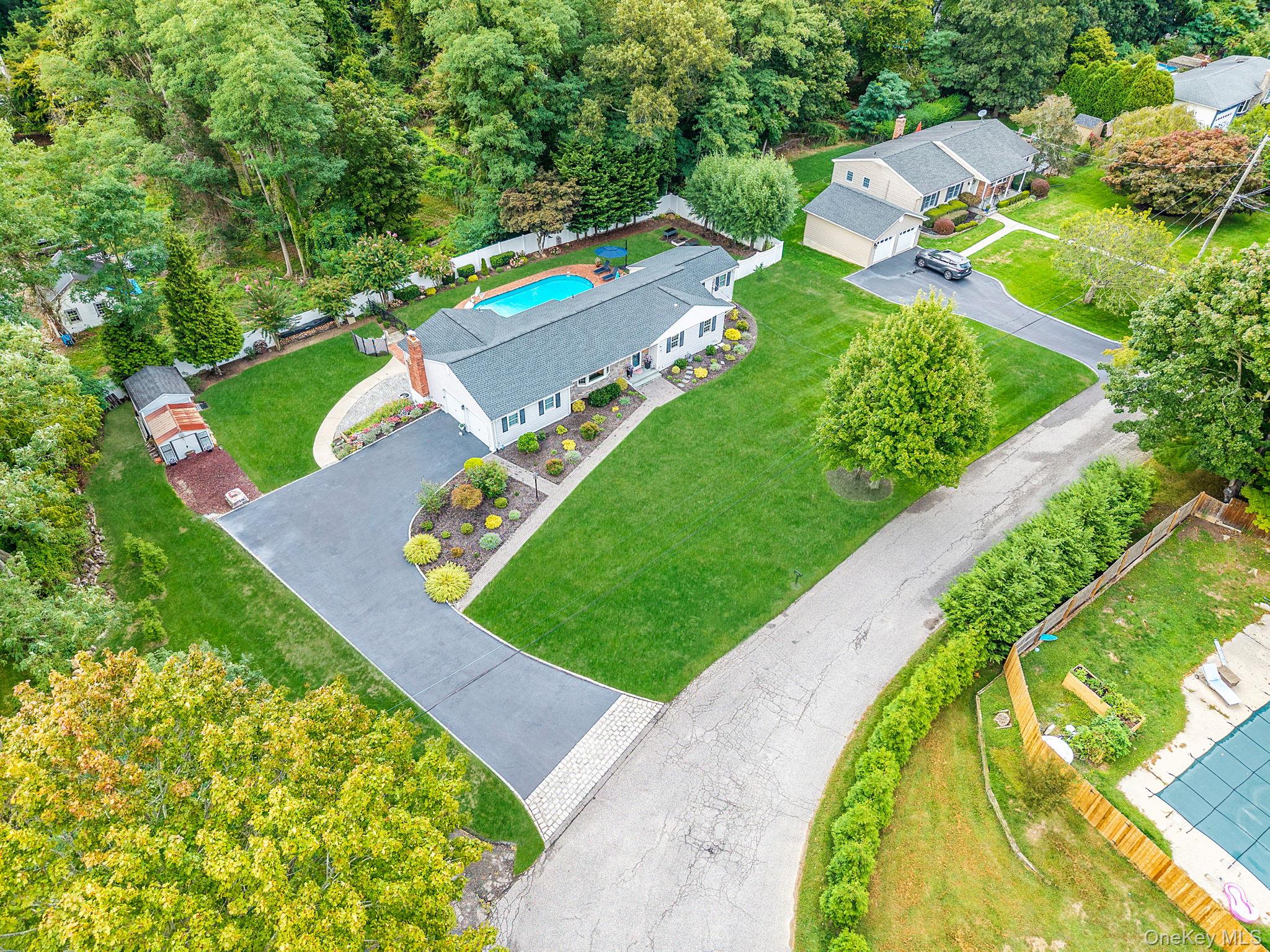 123 South Road, Wading River, NY 11792