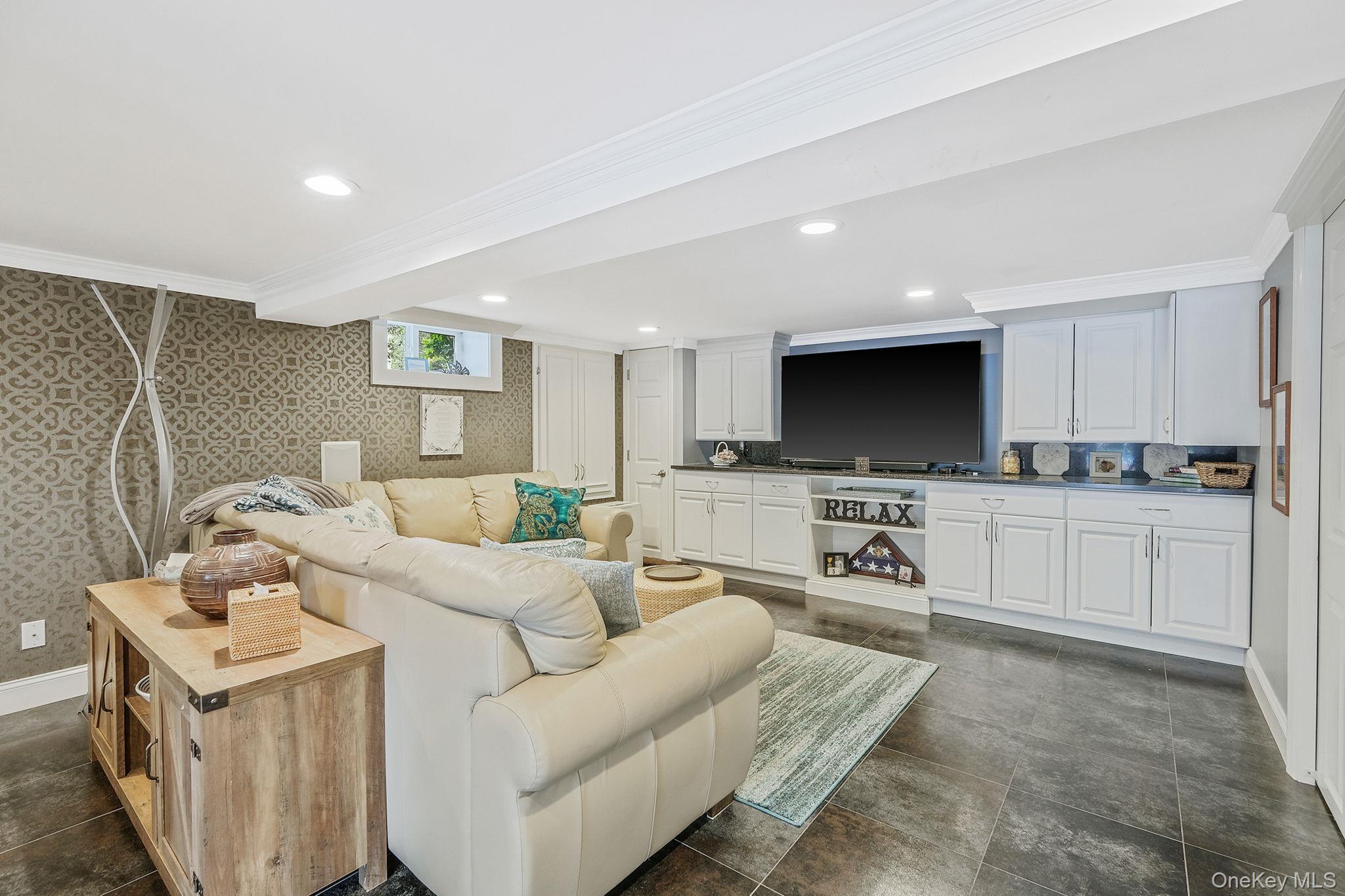 123 South Road, Wading River, NY 11792