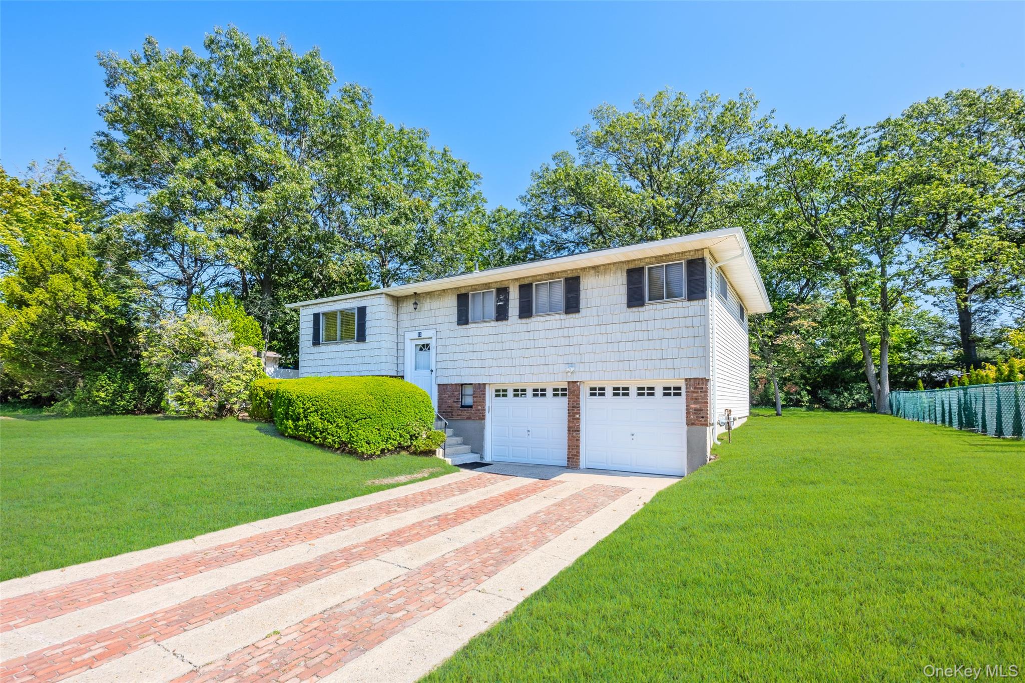 15 Belford Lane, Smithtown, NY 11787