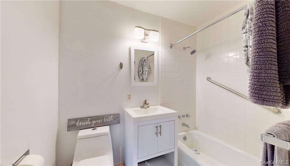 96 Old Pascack Road, Pearl River, NY 10965