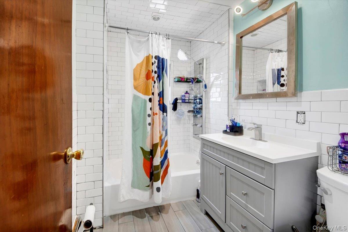 4153 Gunther Avenue, Bronx, NY 10466