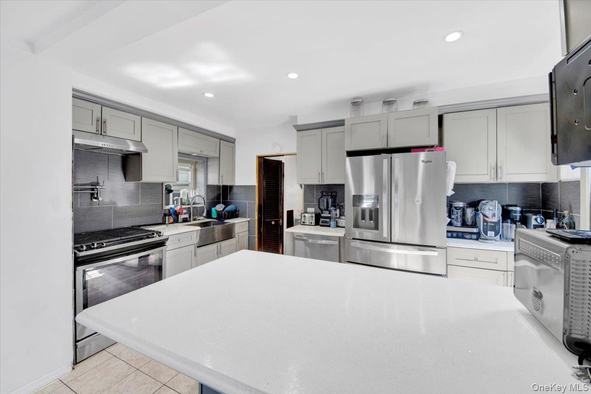 4153 Gunther Avenue, Bronx, NY 10466