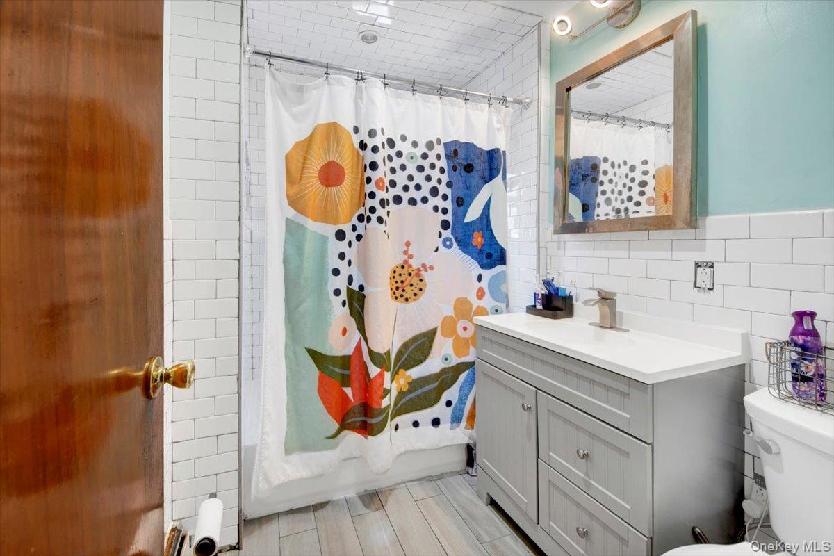 4153 Gunther Avenue, Bronx, NY 10466