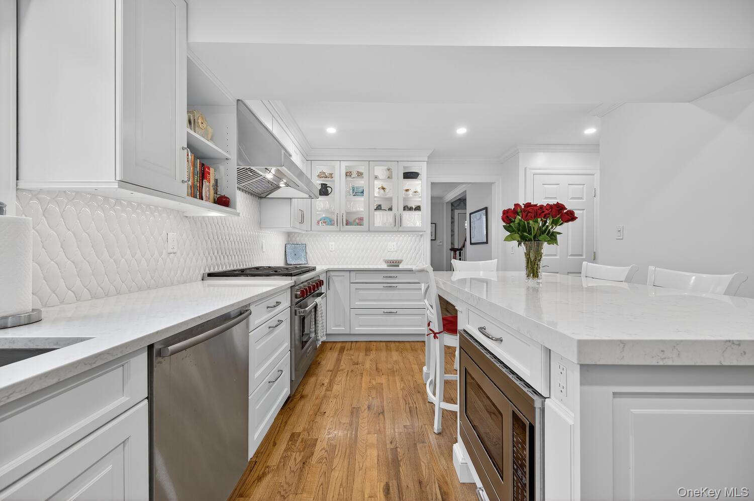 437 Andrews Road, Mineola, NY 11501