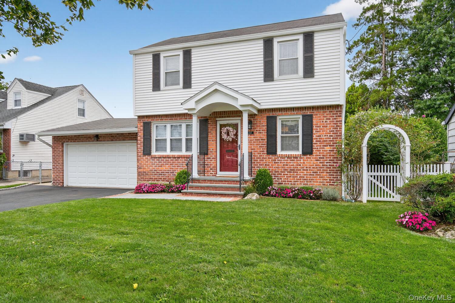 437 Andrews Road, Mineola, NY 11501