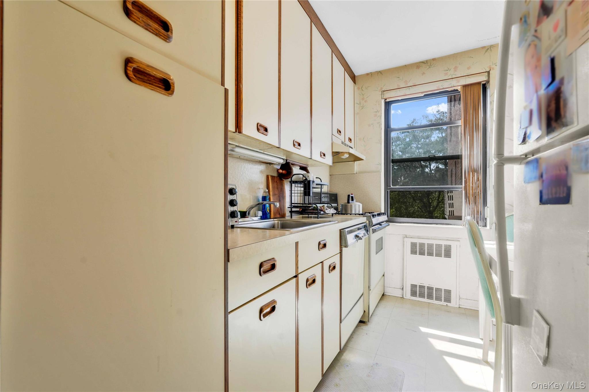 25-18 Union Street # 4G, Flushing, NY 11354