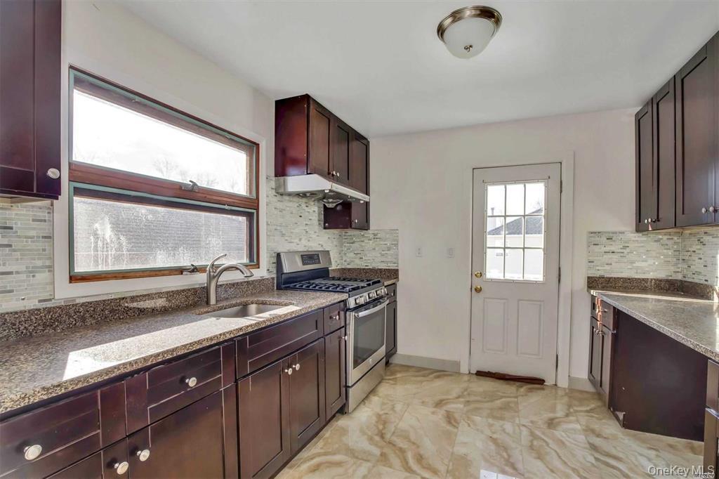 22 15th Street # Upper, Bayville, NY 11709