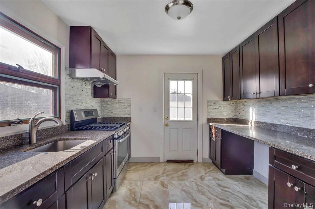 22 15th Street # Upper, Bayville, NY 11709