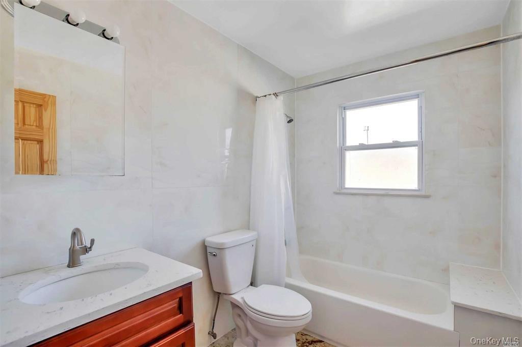 22 15th Street # Upper, Bayville, NY 11709