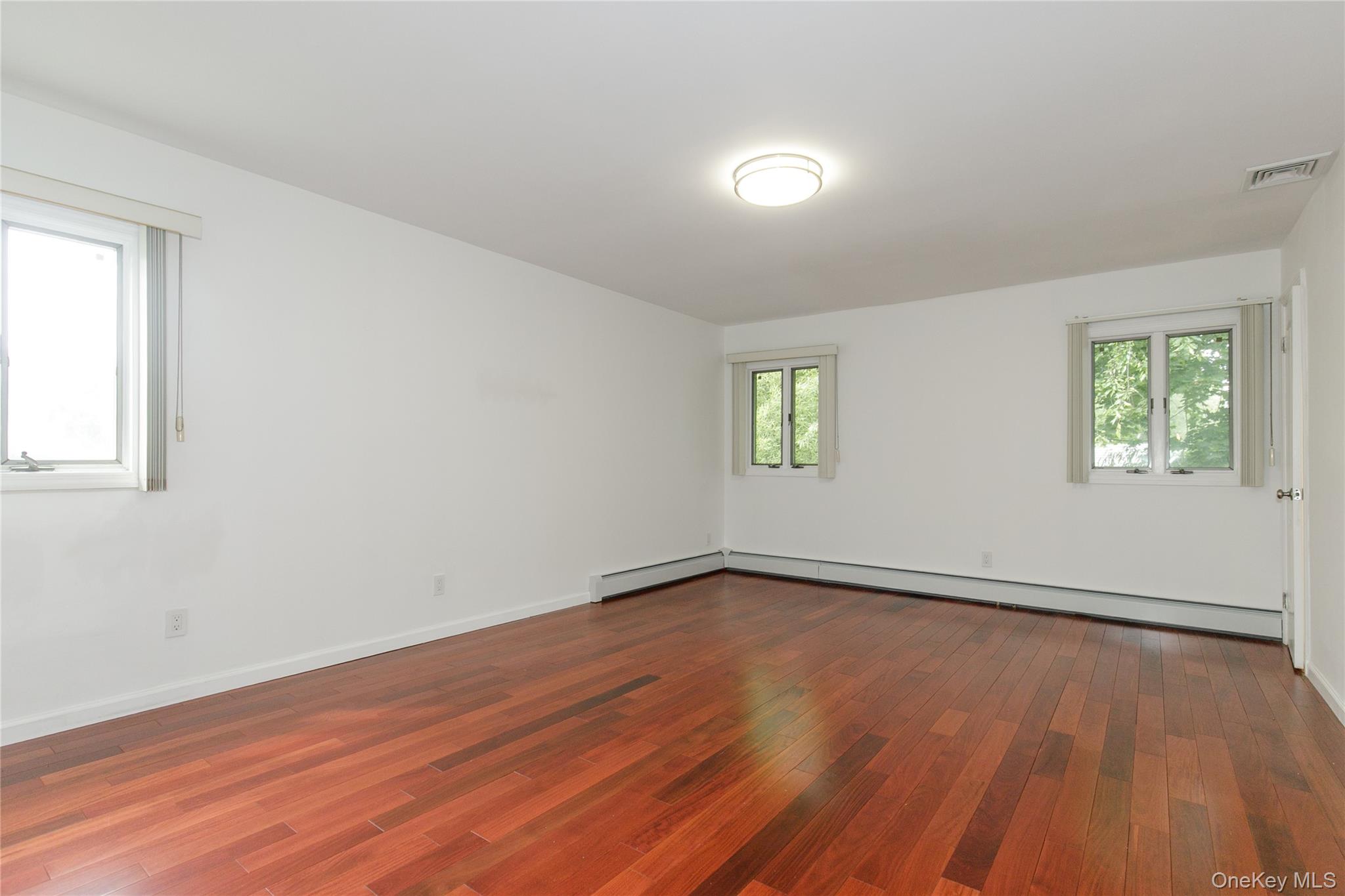 43 ELM Street, Great Neck, NY 11021