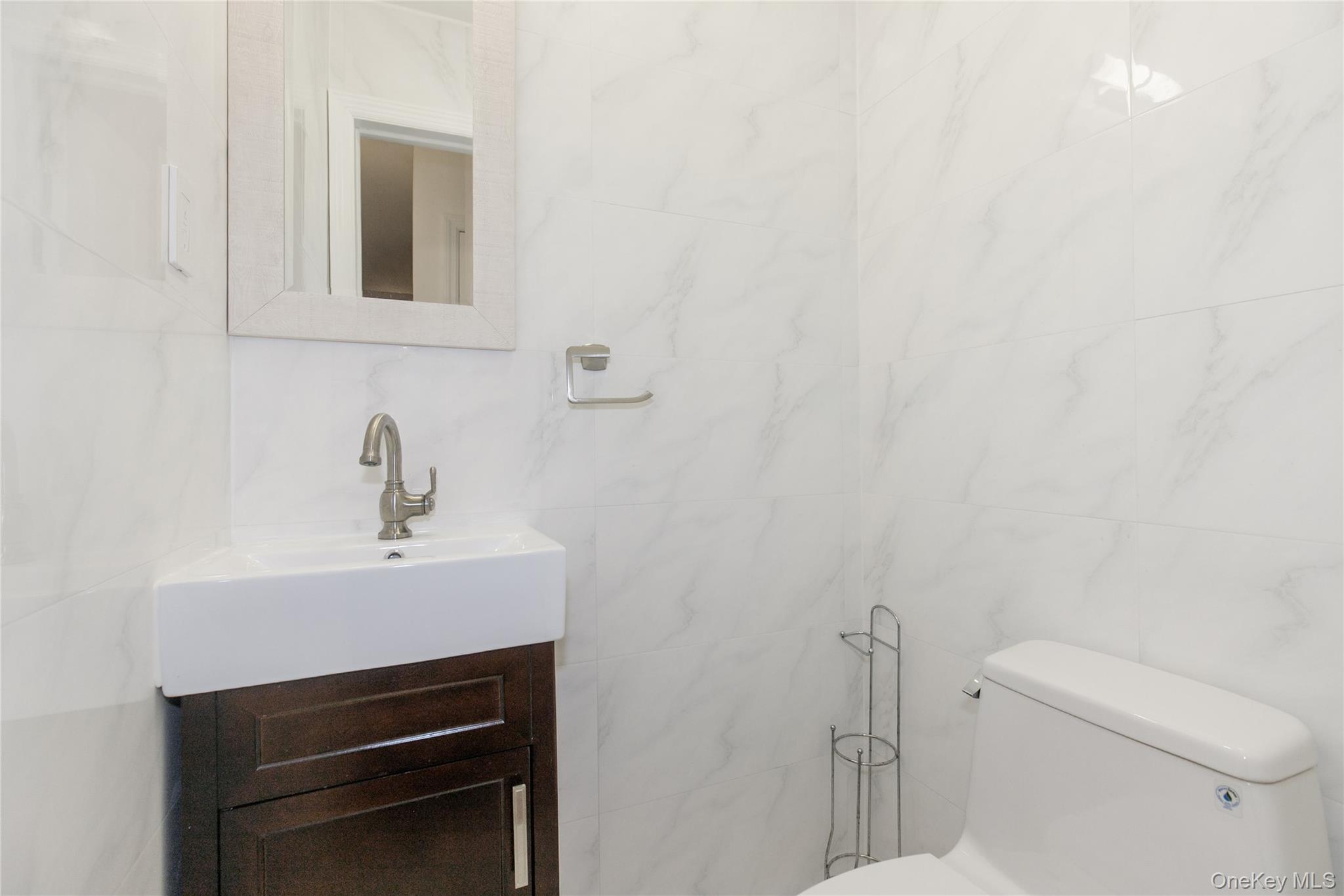 43 ELM Street, Great Neck, NY 11021