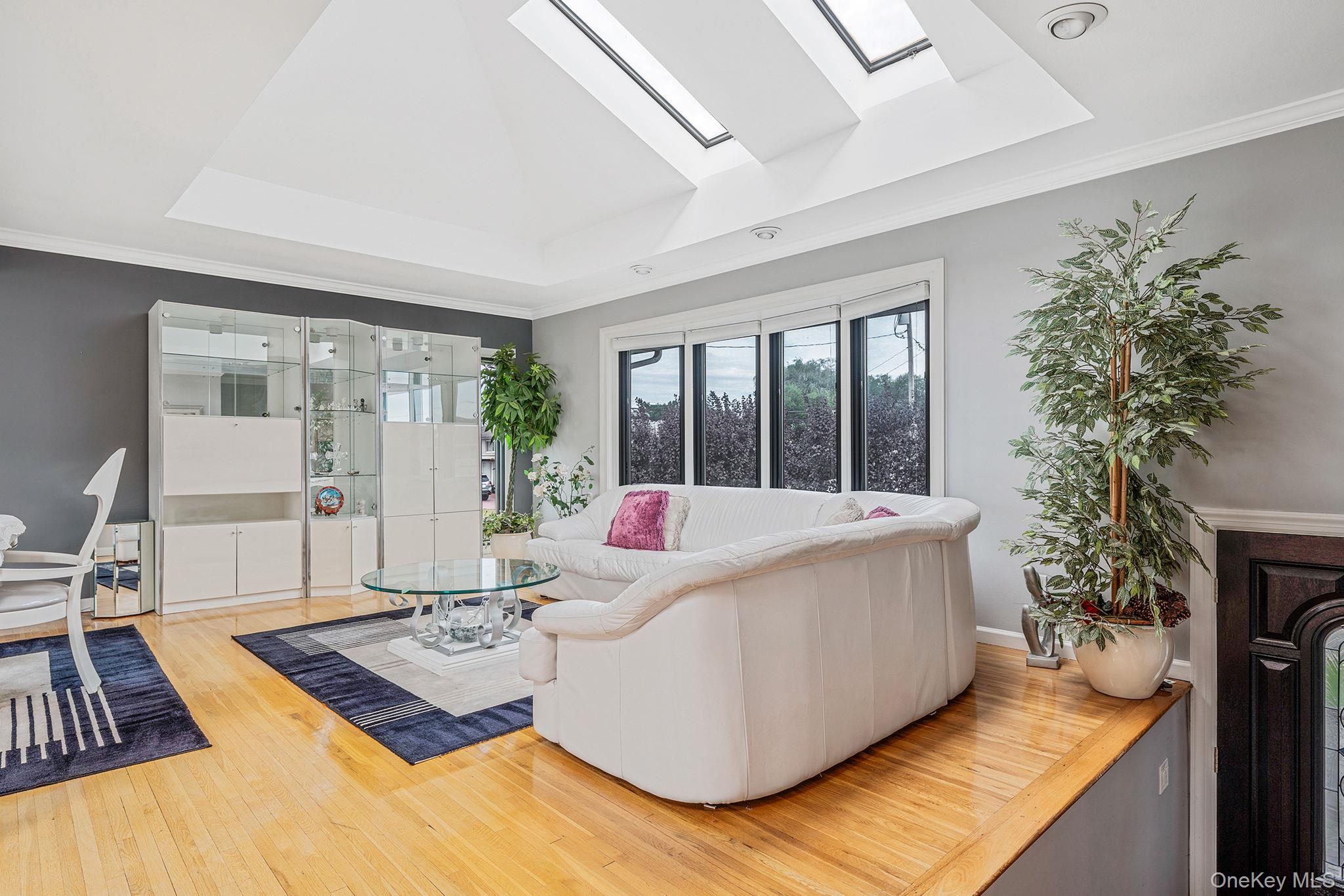 73 Elaine Drive, Oceanside, NY 11572