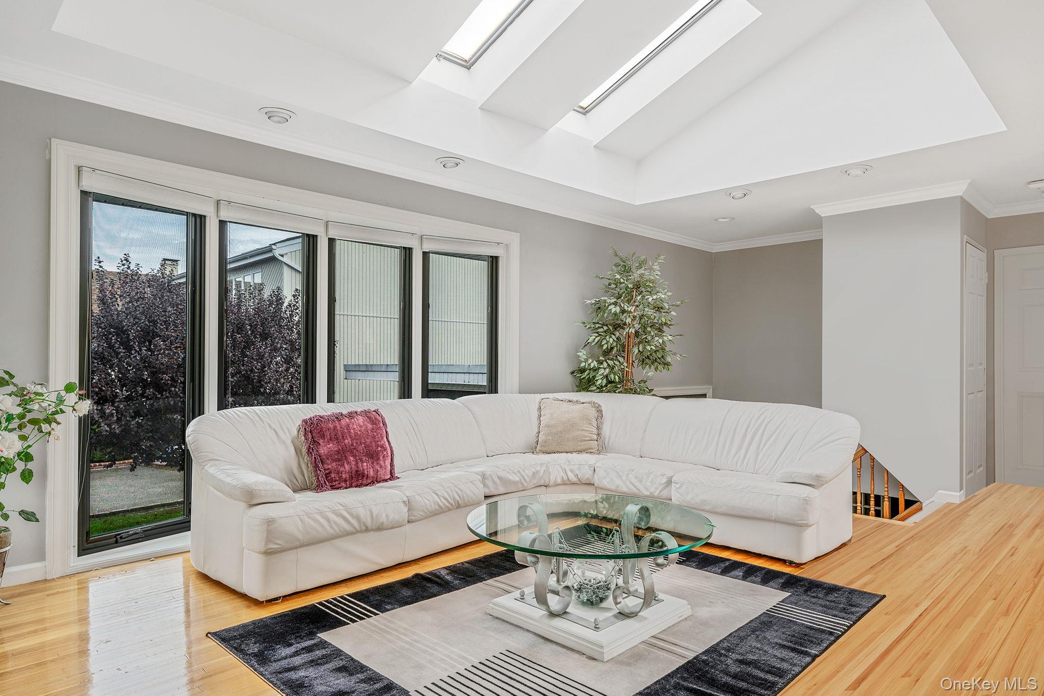 73 Elaine Drive, Oceanside, NY 11572