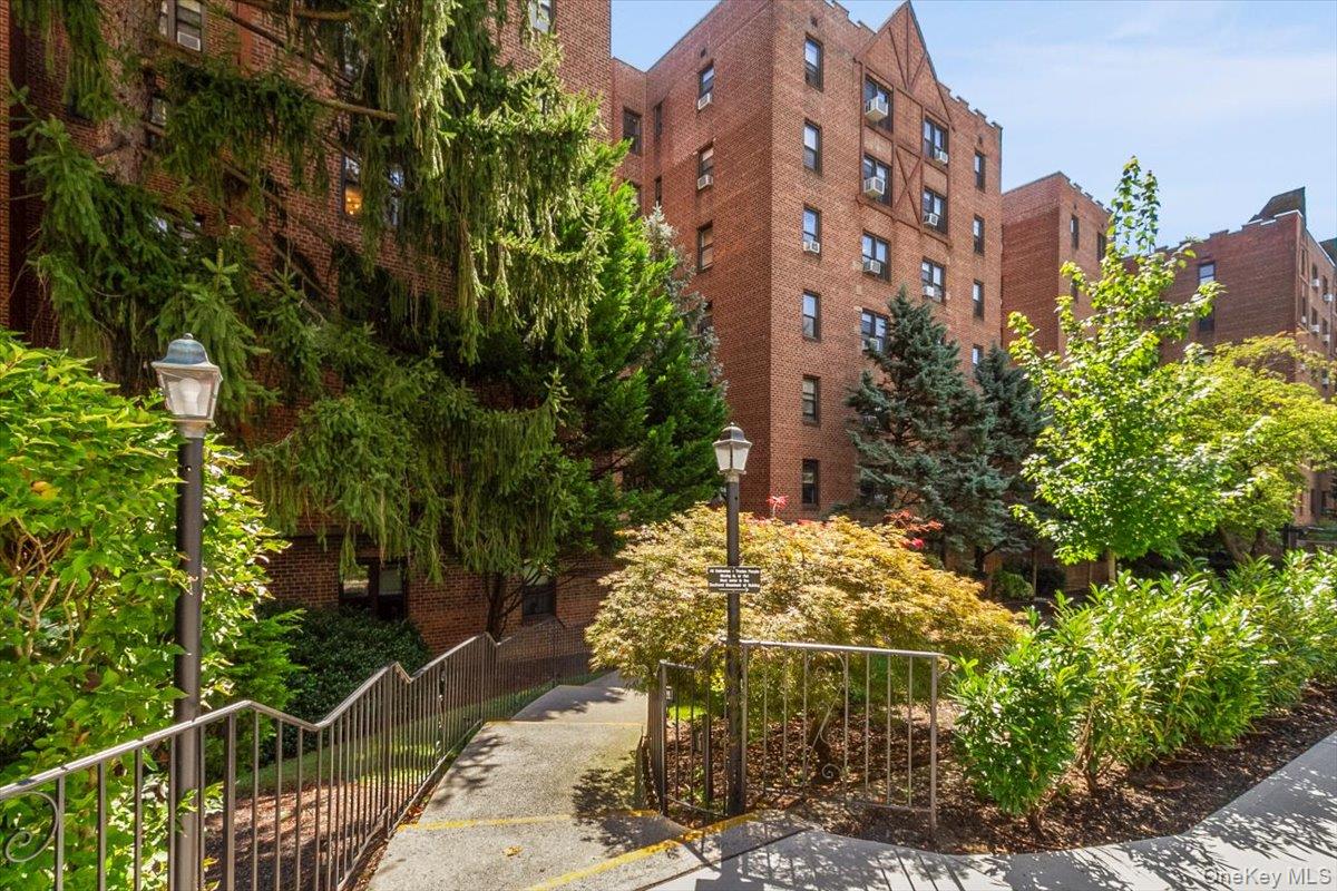 142 Garth # 2H, Scarsdale, NY 10583