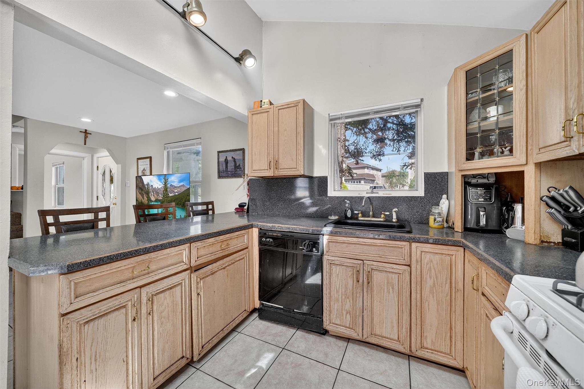 3384 Country Club Road, Bronx, NY 10465