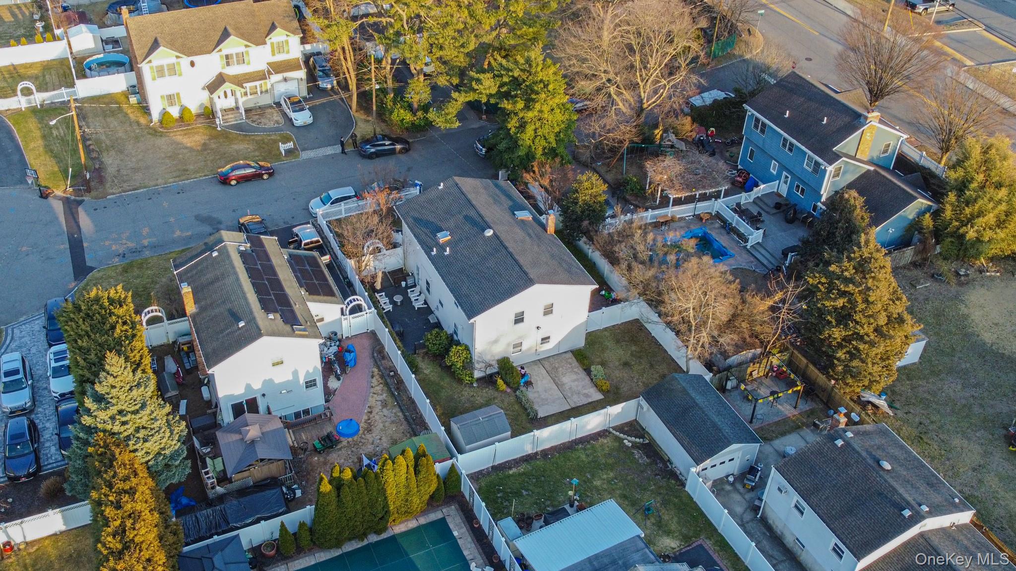 23 Madeline Lane, West Babylon, NY 11704