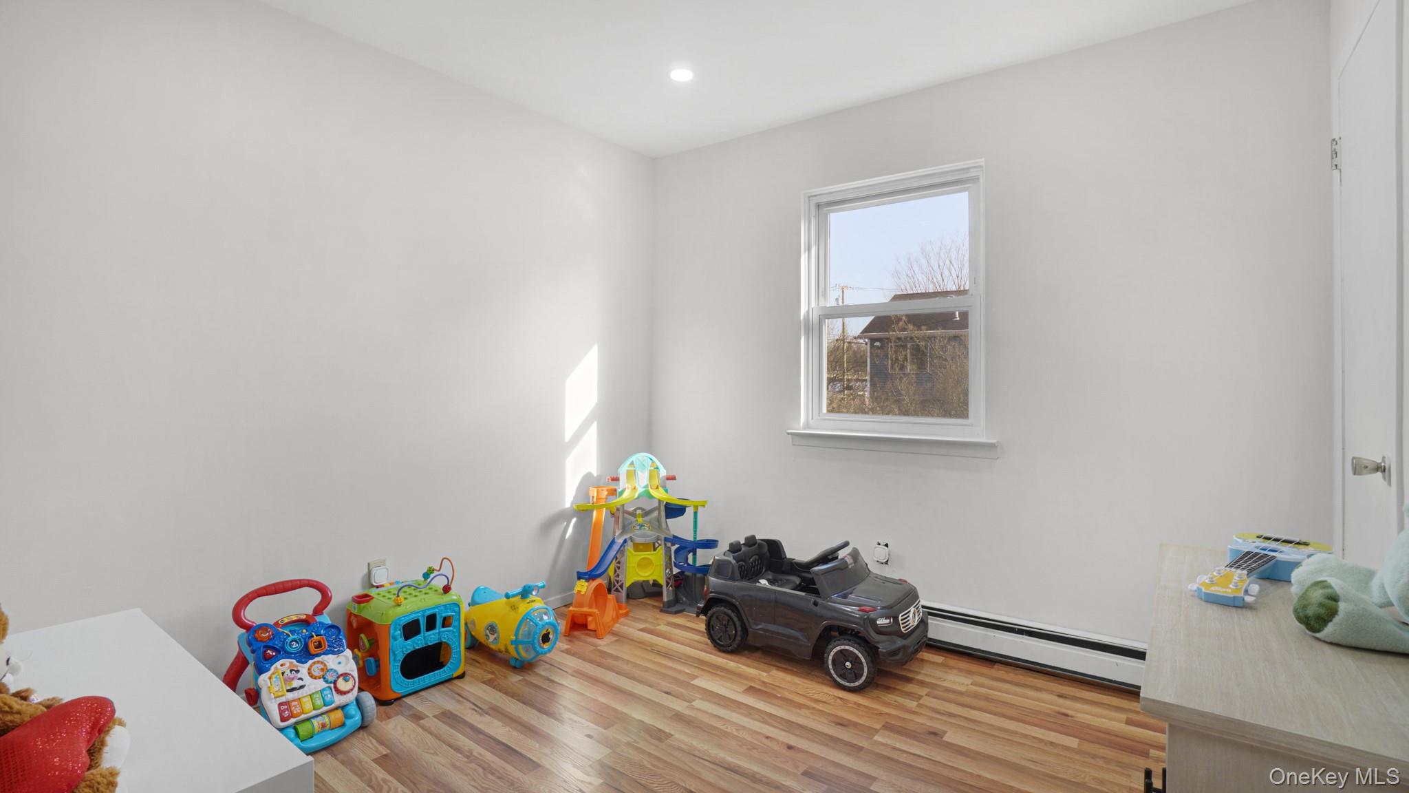 23 Madeline Lane, West Babylon, NY 11704