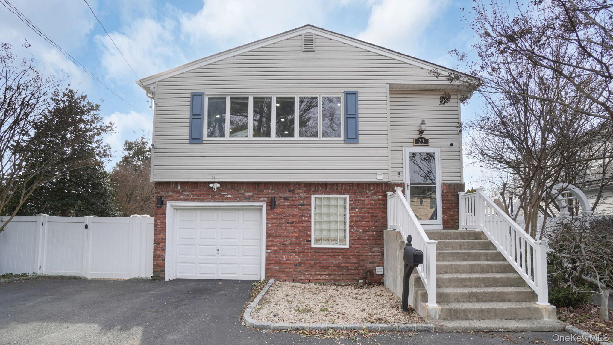 23 Madeline Lane, West Babylon, NY 11704