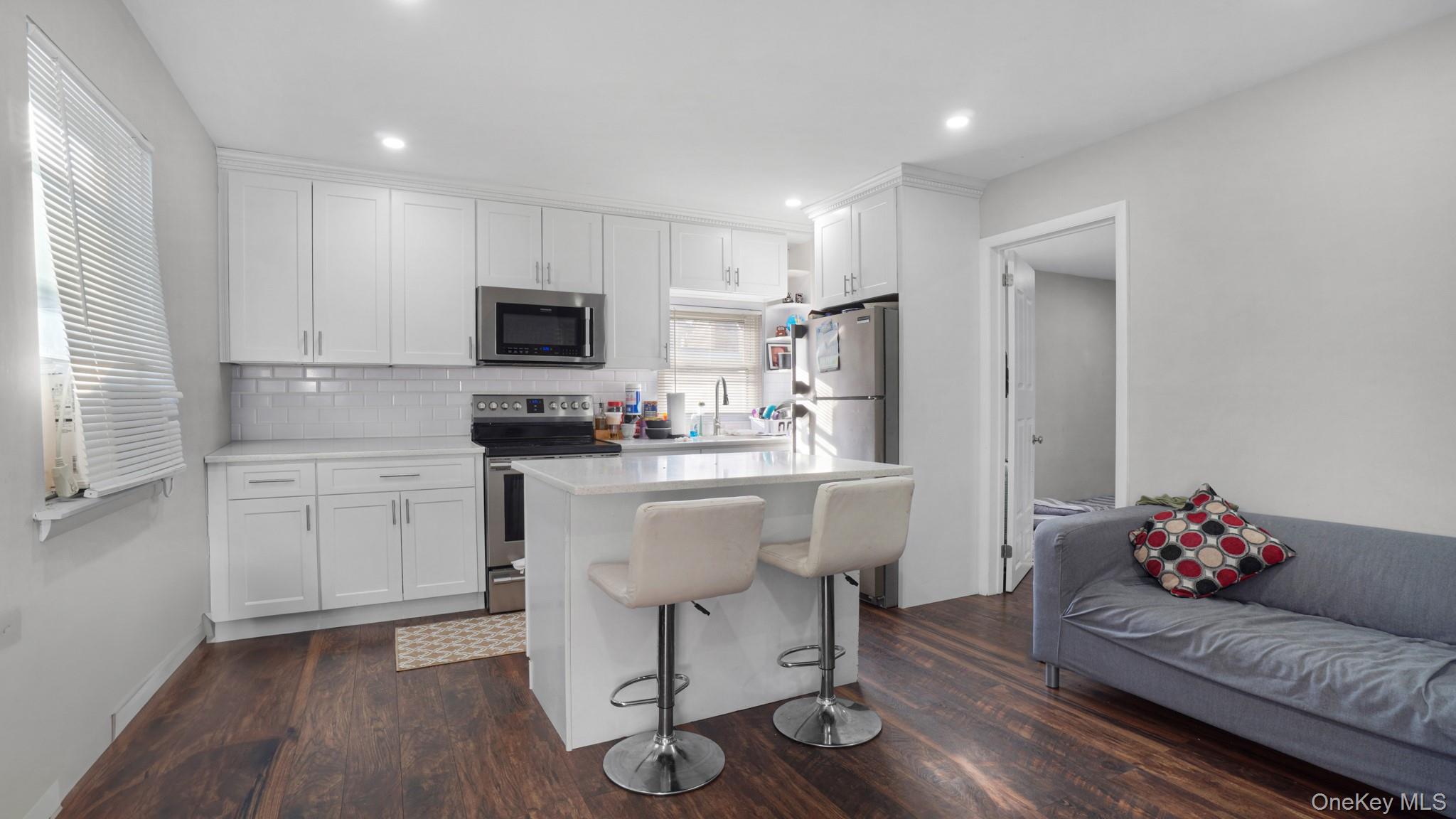 23 Madeline Lane, West Babylon, NY 11704