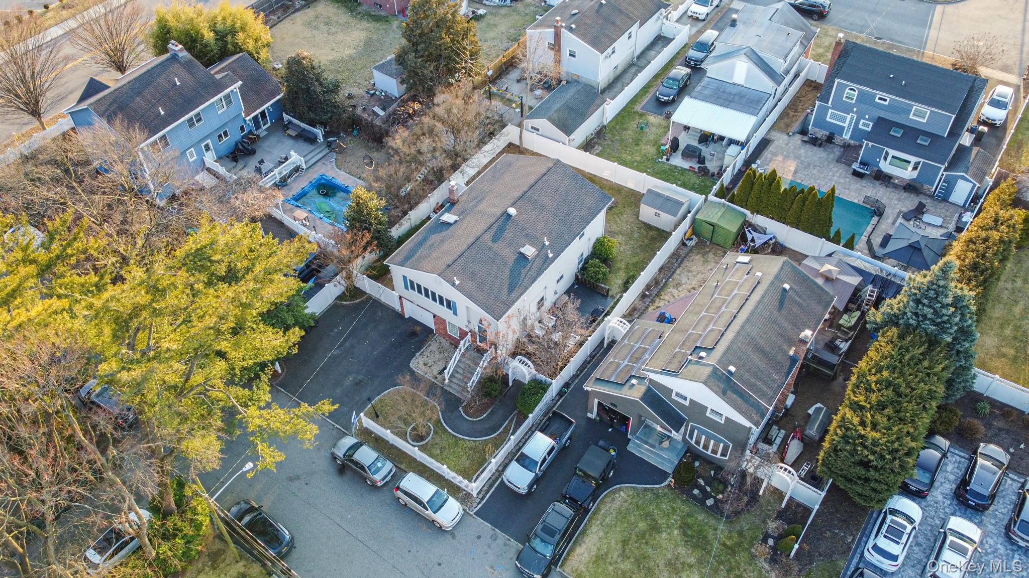 23 Madeline Lane, West Babylon, NY 11704