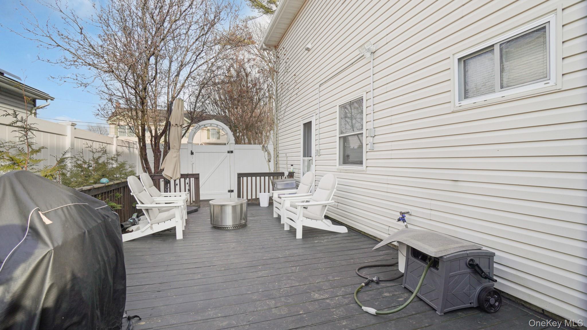 23 Madeline Lane, West Babylon, NY 11704