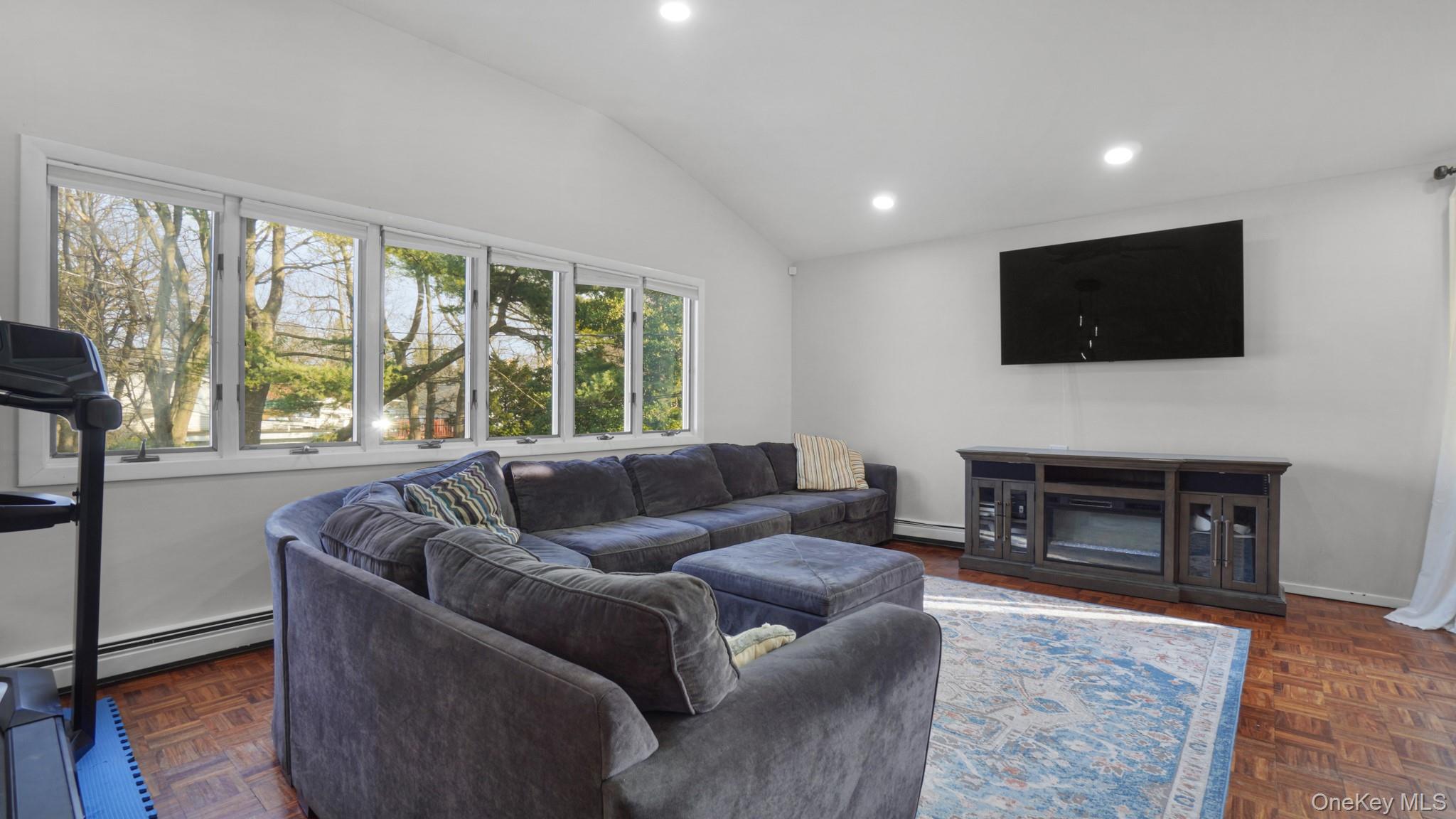 23 Madeline Lane, West Babylon, NY 11704