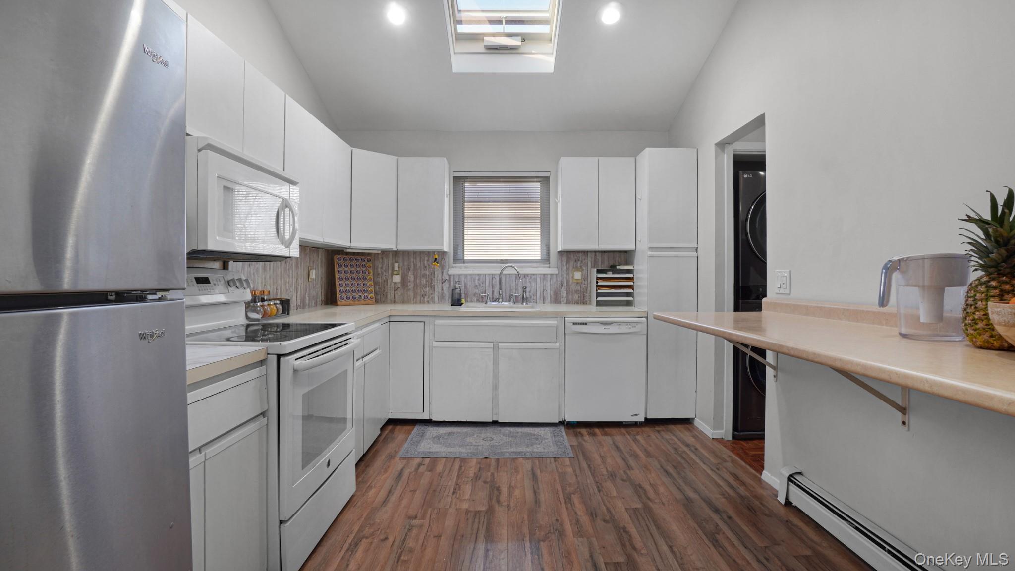 23 Madeline Lane, West Babylon, NY 11704