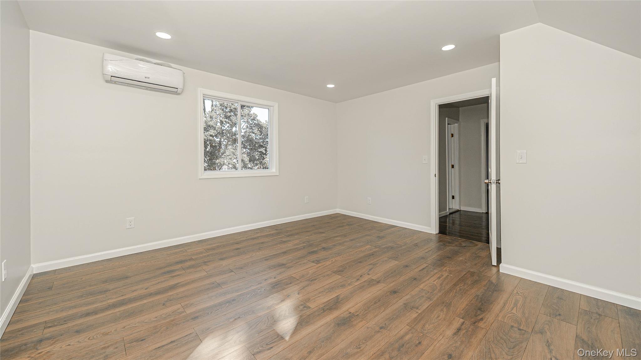 786 4th Avenue, Bay Shore, NY 11706