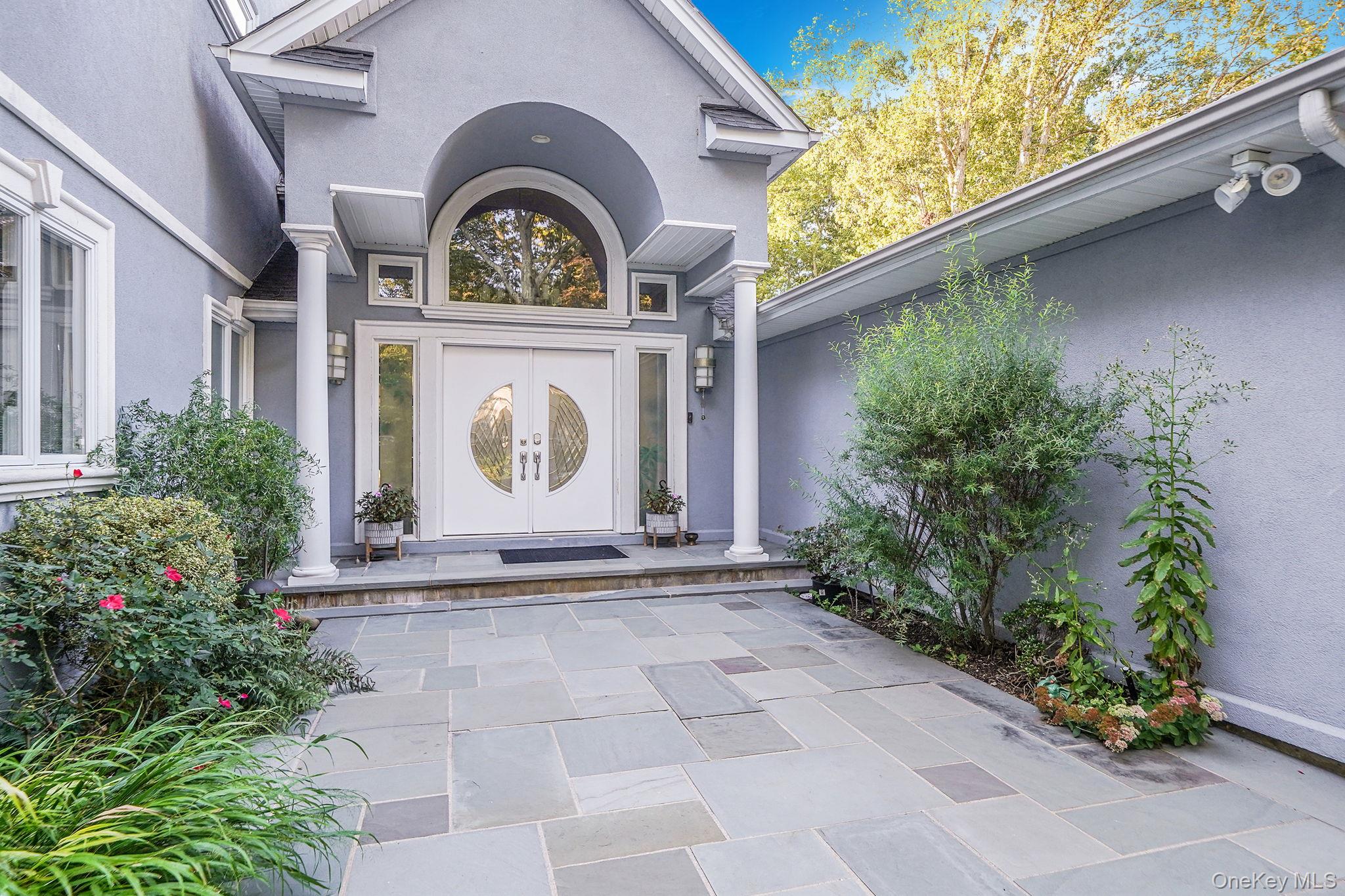 84 McCulloch Drive, Dix Hills, NY 11746